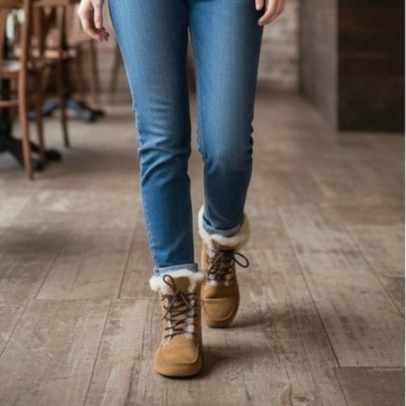 UGG Shoes - UGG Chickaree Boots Chestnut Brown Suede Lined Womens Short Moccassin Size US 6‎